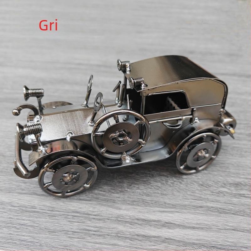 Miniatură metalică a unei mașini clasice – ornament decorativ pentru bar și cafenea