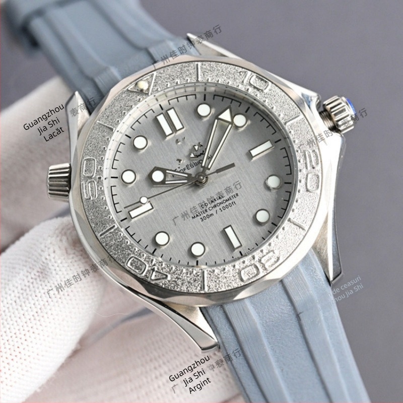 Ceas Seahorse 007 automat, carcasă din oțel inox 316L, bezel ceramic, ace luminoase, rezistență la apă 30m, curea din cauciuc, calendar, diametrul cadranului 40.5 mm